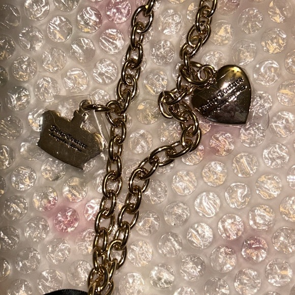 NWT Juicy Couture Not Your Babe Heart zip around wristlet - Picture 6 of 14